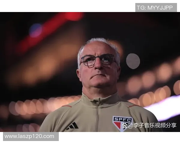 加克波的崛起之路:从青涩小将到足球世界的璀璨明星 加克波的崛起之路:从青涩小将到足球世界的璀璨明星