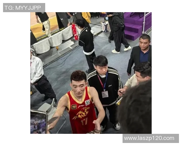 孙铭徽:从青涩球员到篮球场上的璀璨明星之路 孙铭徽:从青涩球员到篮球场上的璀璨明星之路